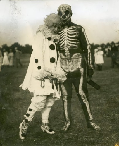 Old Halloween Costumes From Between the 1900's to 1920's (8)