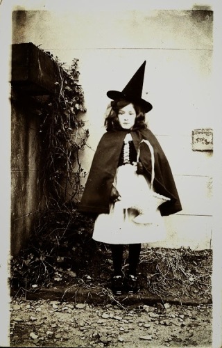 Old Halloween Costumes From Between the 1900's to 1920's (9)