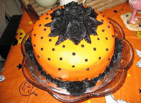 Beautiful+orange+halloween+cake+with+black+roses+top