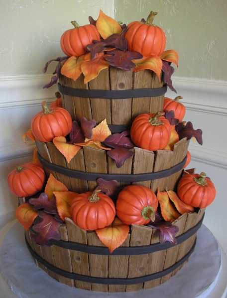 wooden%2520baskets%2520with%2520fall%2520leaves%2520and%2520pumpkins%2520cake